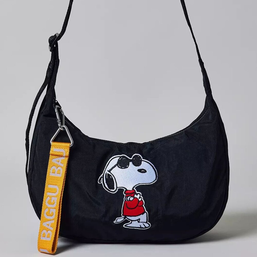 Baggu x Peanuts - Medium Crescent Bag - Embroidered Joe Cool - Picture 3 of 6